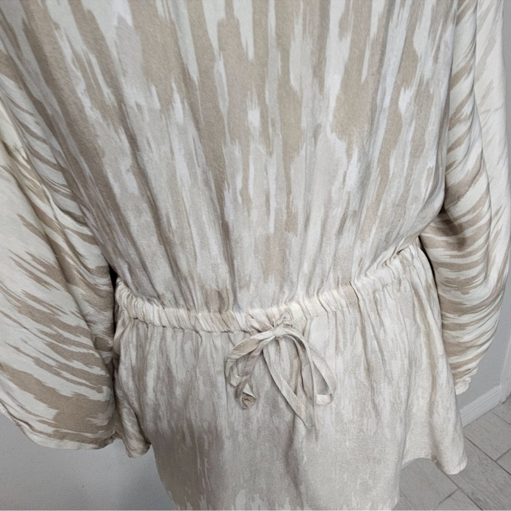 Express Cream and Tan Women's Blouse - Picture 7 of 7